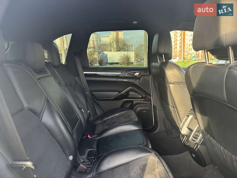 Внедорожник / Кроссовер Porsche Cayenne 2016 в Киеве