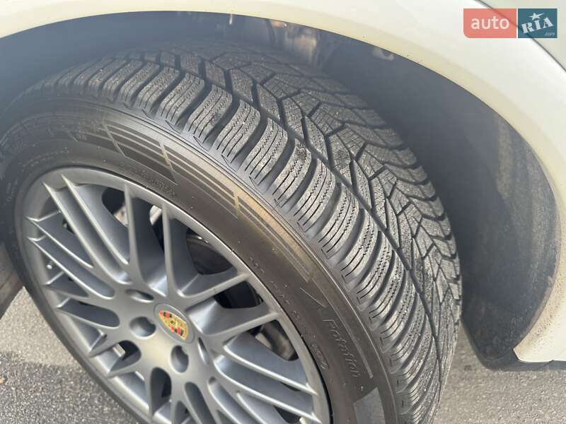 Внедорожник / Кроссовер Porsche Cayenne 2016 в Киеве