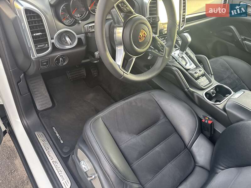 Внедорожник / Кроссовер Porsche Cayenne 2016 в Киеве