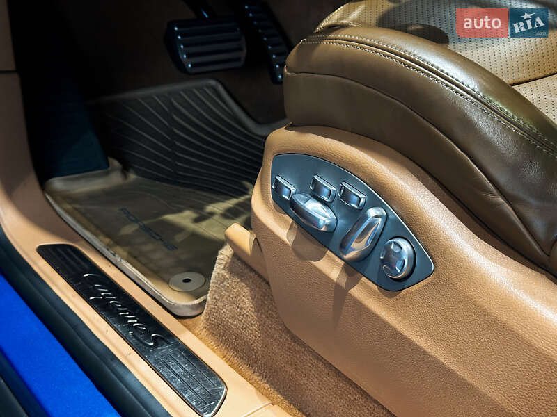 Позашляховик / Кросовер Porsche Cayenne 2016 в Одесі