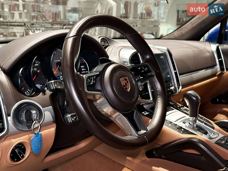 Позашляховик / Кросовер Porsche Cayenne 2016 в Одесі