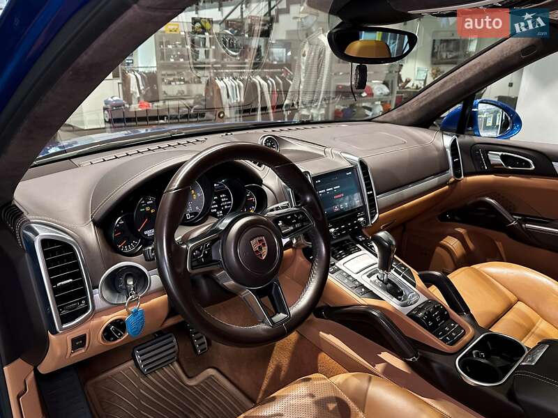 Позашляховик / Кросовер Porsche Cayenne 2016 в Одесі
