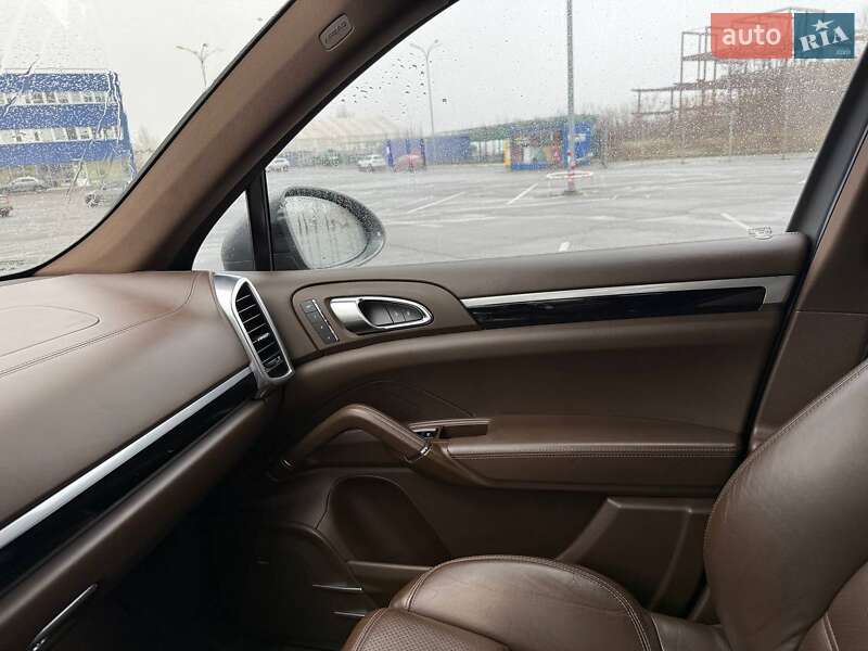 Внедорожник / Кроссовер Porsche Cayenne 2016 в Киеве фото 36 Внедорожник / Кроссовер Porsche Cayenne 2016 в Киеве