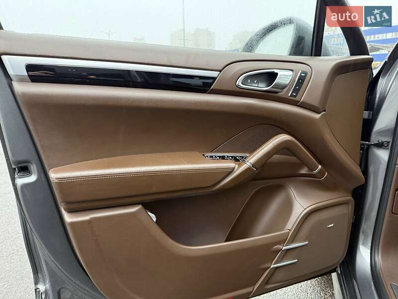 Внедорожник / Кроссовер Porsche Cayenne 2016 в Киеве фото 43 Внедорожник / Кроссовер Porsche Cayenne 2016 в Киеве