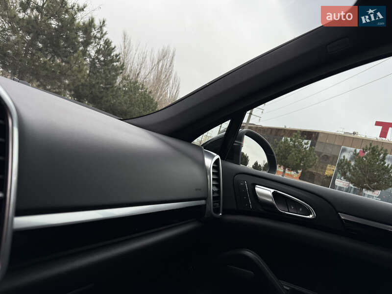 Внедорожник / Кроссовер Porsche Cayenne 2014 в Одессе