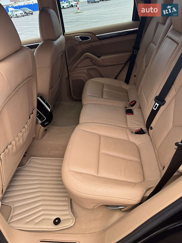 Внедорожник / Кроссовер Porsche Cayenne 2012 в Одессе