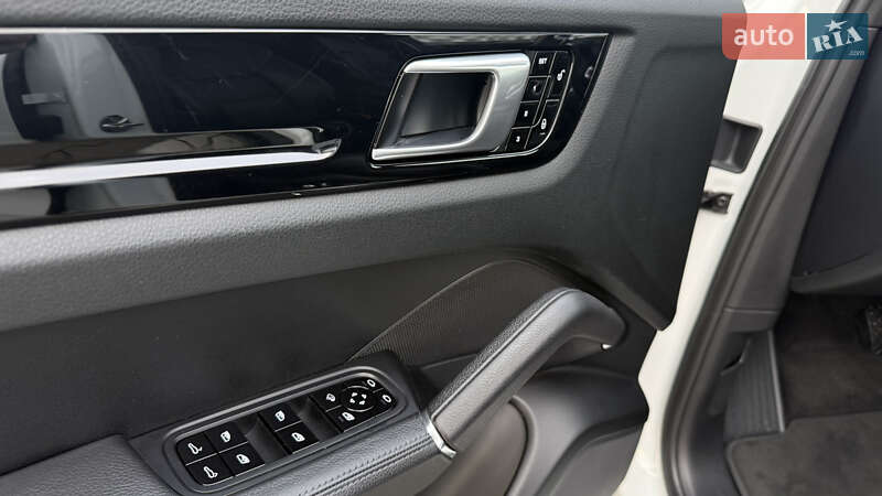 Внедорожник / Кроссовер Porsche Cayenne 2017 в Одессе фото 22 Внедорожник / Кроссовер Porsche Cayenne 2017 в Одессе