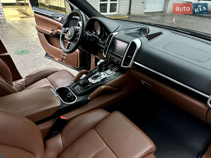Внедорожник / Кроссовер Porsche Cayenne 2016 в Харькове