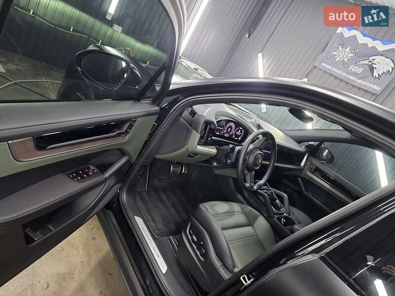 Внедорожник / Кроссовер Porsche Cayenne 2024 в Киеве