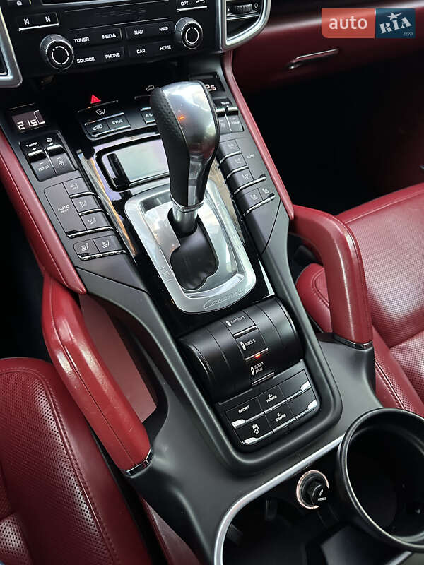 Внедорожник / Кроссовер Porsche Cayenne 2017 в Киеве фото 30 Внедорожник / Кроссовер Porsche Cayenne 2017 в Киеве