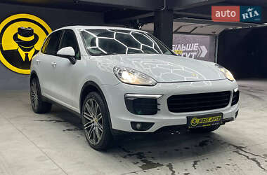 Позашляховик / Кросовер Porsche Cayenne 2015 в Чернівцях