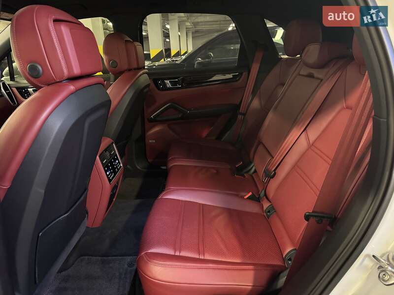 Внедорожник / Кроссовер Porsche Cayenne 2019 в Киеве