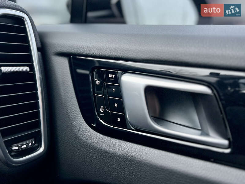 Внедорожник / Кроссовер Porsche Cayenne 2018 в Киеве фото 55 Внедорожник / Кроссовер Porsche Cayenne 2018 в Киеве