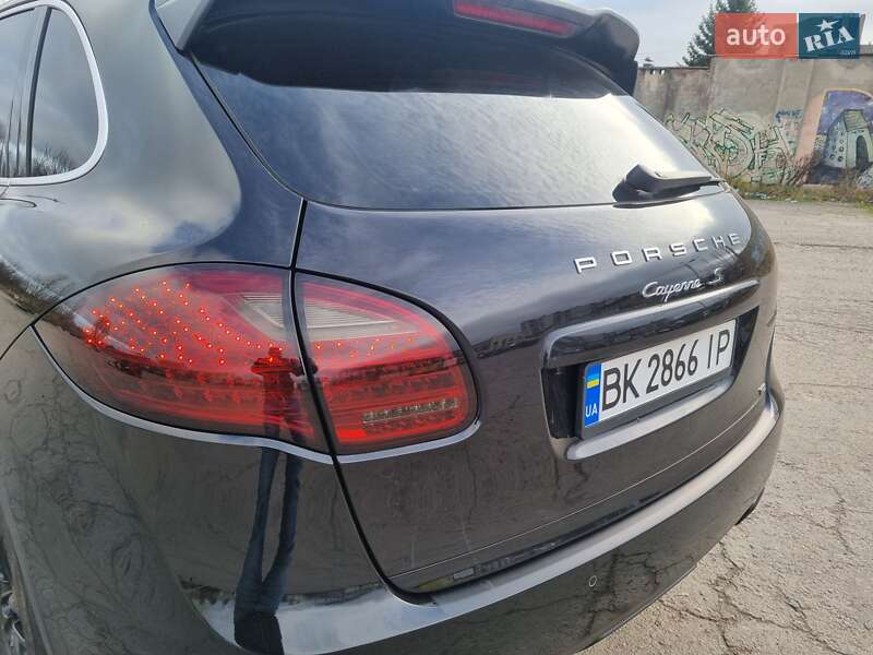 Внедорожник / Кроссовер Porsche Cayenne 2013 в Ровно