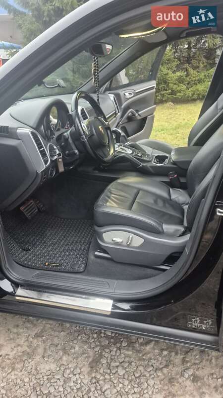 Внедорожник / Кроссовер Porsche Cayenne 2012 в Бердичеве