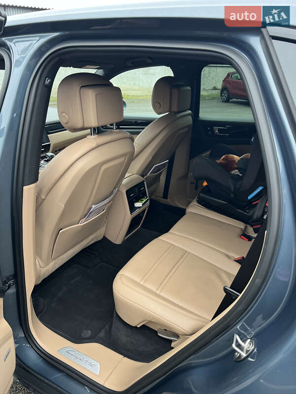 Внедорожник / Кроссовер Porsche Cayenne 2018 в Киеве фото 12 Внедорожник / Кроссовер Porsche Cayenne 2018 в Киеве