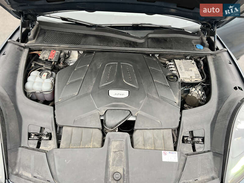 Внедорожник / Кроссовер Porsche Cayenne 2018 в Киеве фото 13 Внедорожник / Кроссовер Porsche Cayenne 2018 в Киеве