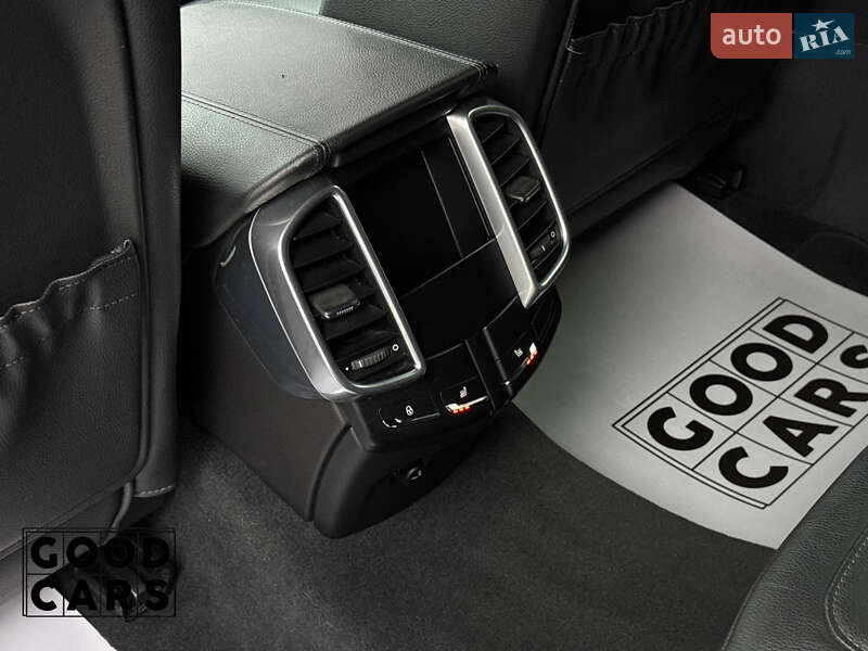 Внедорожник / Кроссовер Porsche Cayenne 2013 в Одессе