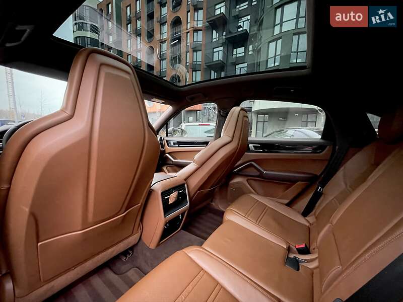 Внедорожник / Кроссовер Porsche Cayenne 2021 в Киеве