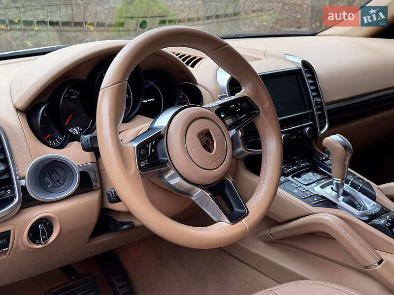 Внедорожник / Кроссовер Porsche Cayenne 2015 в Киеве