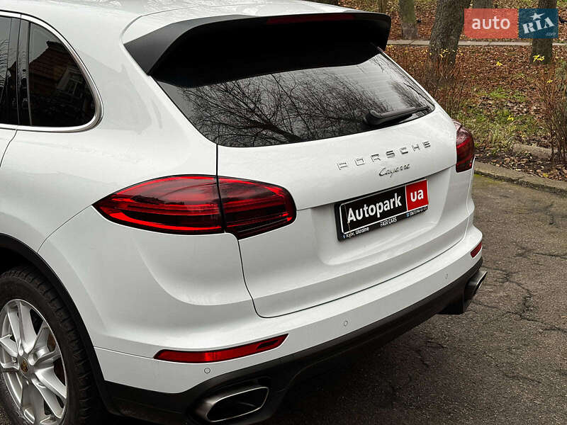 Внедорожник / Кроссовер Porsche Cayenne 2015 в Киеве