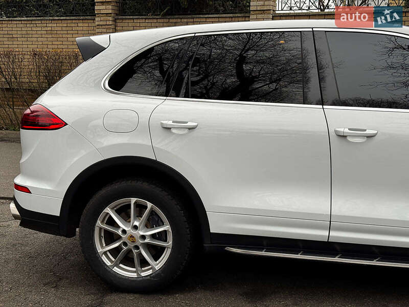 Внедорожник / Кроссовер Porsche Cayenne 2015 в Киеве