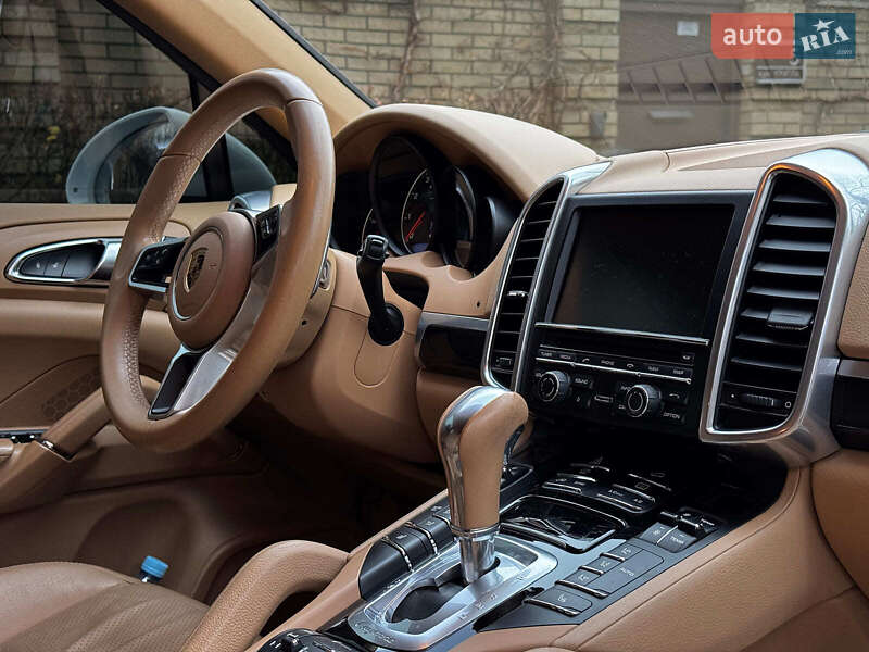 Внедорожник / Кроссовер Porsche Cayenne 2015 в Киеве