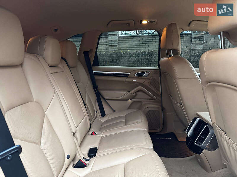 Внедорожник / Кроссовер Porsche Cayenne 2015 в Киеве