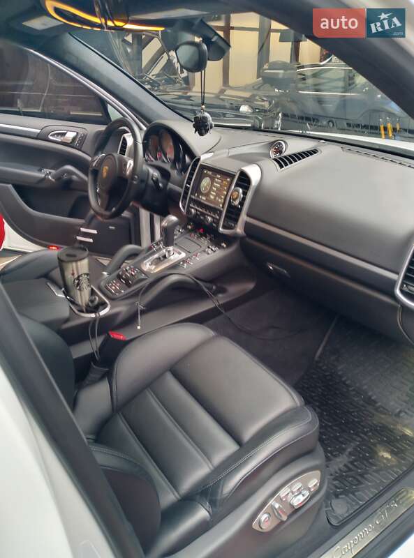 Внедорожник / Кроссовер Porsche Cayenne 2014 в Киеве