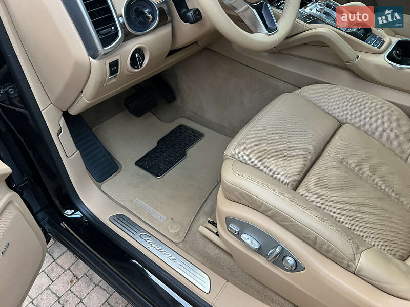 Внедорожник / Кроссовер Porsche Cayenne 2015 в Киеве фото 126 Внедорожник / Кроссовер Porsche Cayenne 2015 в Киеве