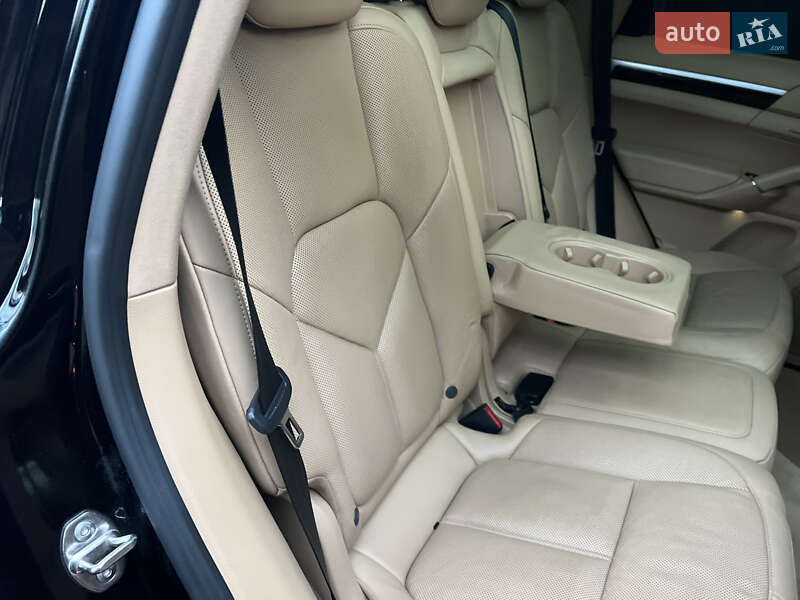 Внедорожник / Кроссовер Porsche Cayenne 2015 в Киеве фото 180 Внедорожник / Кроссовер Porsche Cayenne 2015 в Киеве