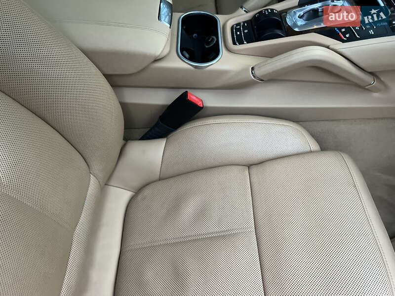 Внедорожник / Кроссовер Porsche Cayenne 2015 в Киеве фото 188 Внедорожник / Кроссовер Porsche Cayenne 2015 в Киеве