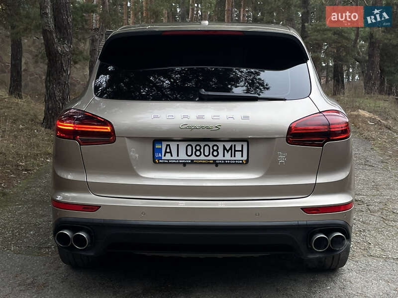 Внедорожник / Кроссовер Porsche Cayenne 2016 в Киеве