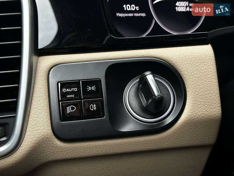 Внедорожник / Кроссовер Porsche Cayenne 2019 в Киеве