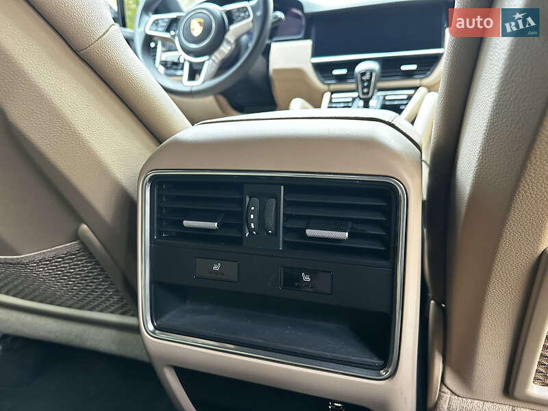 Внедорожник / Кроссовер Porsche Cayenne 2019 в Киеве