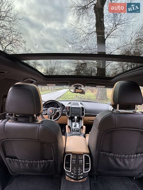 Внедорожник / Кроссовер Porsche Cayenne 2016 в Киеве