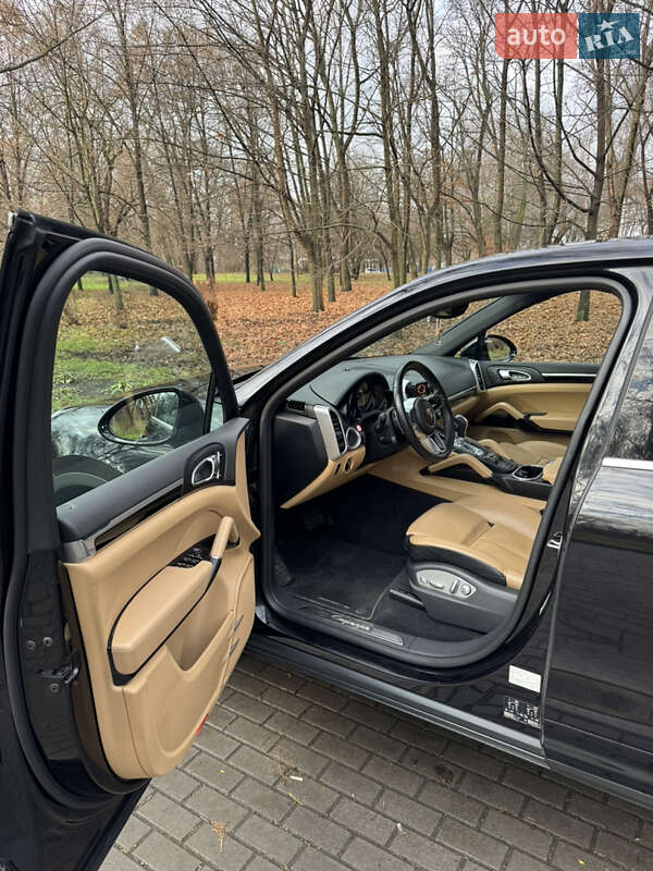 Внедорожник / Кроссовер Porsche Cayenne 2016 в Киеве