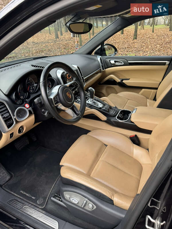 Внедорожник / Кроссовер Porsche Cayenne 2016 в Киеве