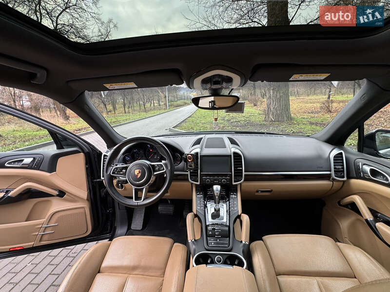 Внедорожник / Кроссовер Porsche Cayenne 2016 в Киеве