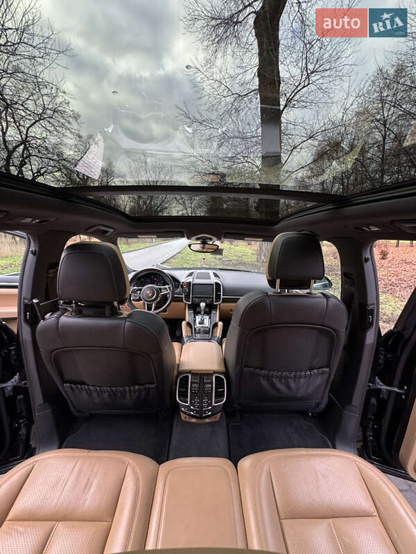 Внедорожник / Кроссовер Porsche Cayenne 2016 в Киеве