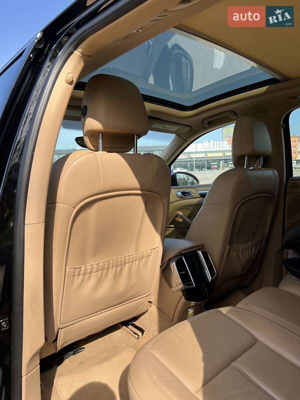 Внедорожник / Кроссовер Porsche Cayenne 2014 в Вишневом фото 2 Внедорожник / Кроссовер Porsche Cayenne 2014 в Вишневом