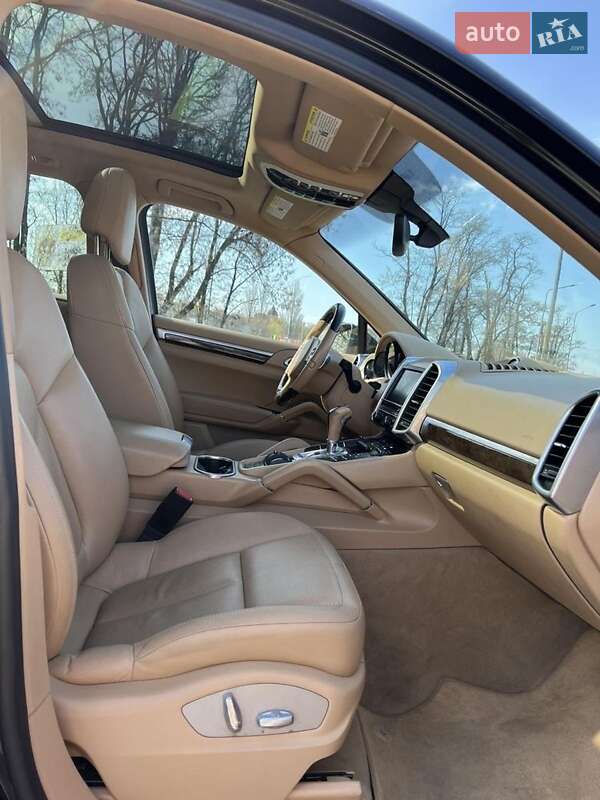 Внедорожник / Кроссовер Porsche Cayenne 2014 в Вишневом фото 10 Внедорожник / Кроссовер Porsche Cayenne 2014 в Вишневом