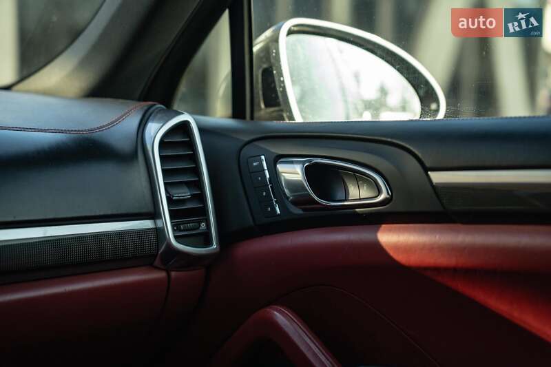 Внедорожник / Кроссовер Porsche Cayenne 2015 в Черновцах фото 37 Внедорожник / Кроссовер Porsche Cayenne 2015 в Черновцах