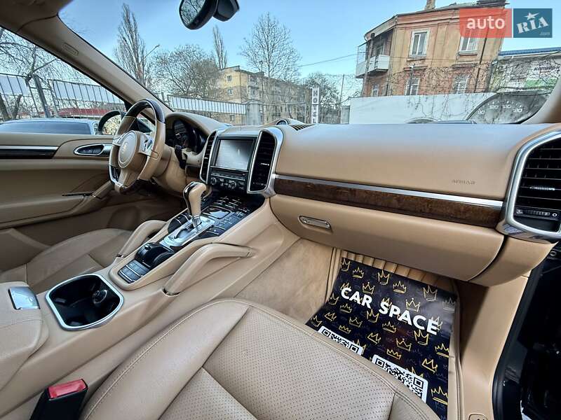Внедорожник / Кроссовер Porsche Cayenne 2012 в Одессе