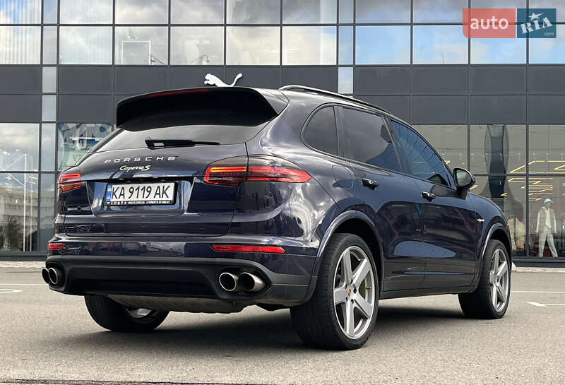Внедорожник / Кроссовер Porsche Cayenne 2016 в Киеве