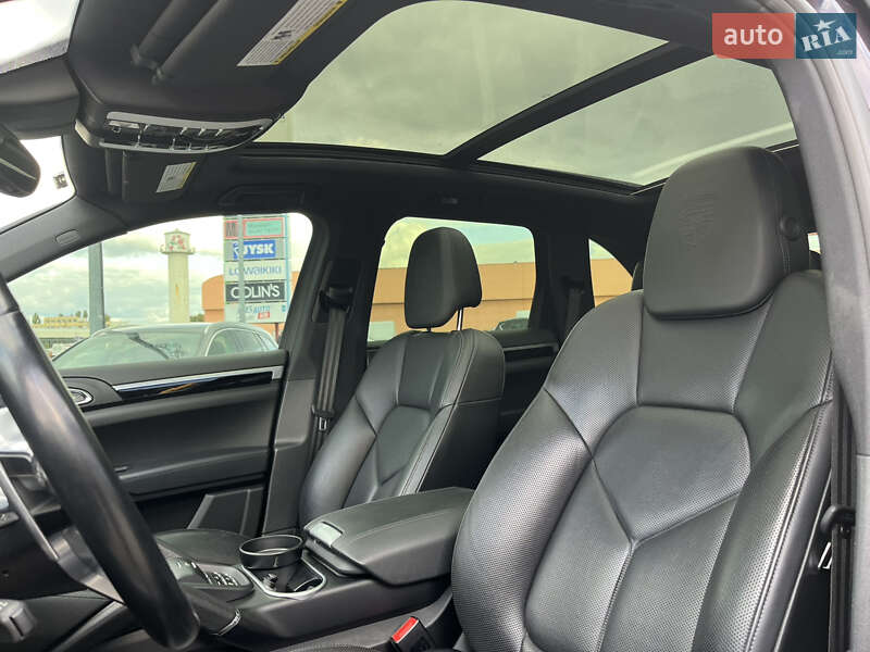 Внедорожник / Кроссовер Porsche Cayenne 2016 в Киеве