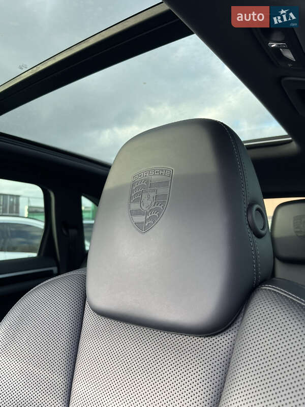 Внедорожник / Кроссовер Porsche Cayenne 2016 в Киеве