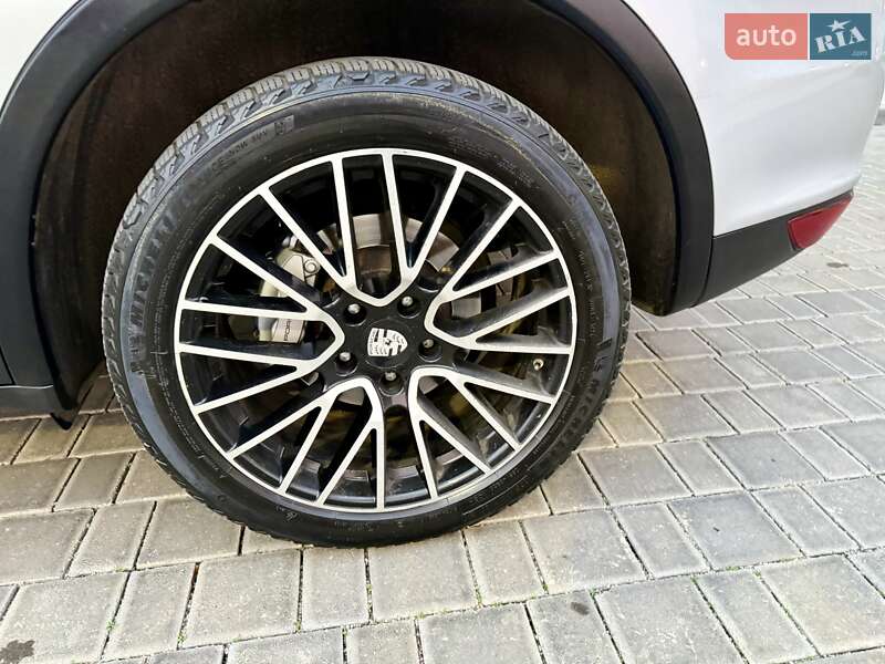 Внедорожник / Кроссовер Porsche Cayenne 2013 в Одессе