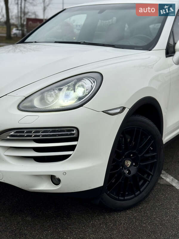 Внедорожник / Кроссовер Porsche Cayenne 2011 в Киеве