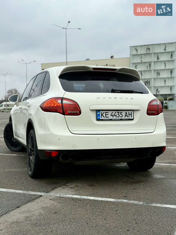 Внедорожник / Кроссовер Porsche Cayenne 2011 в Киеве